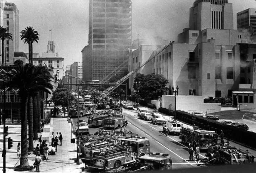 Firefighters battle the fire at the Los Angeles Public Library in 1986.  