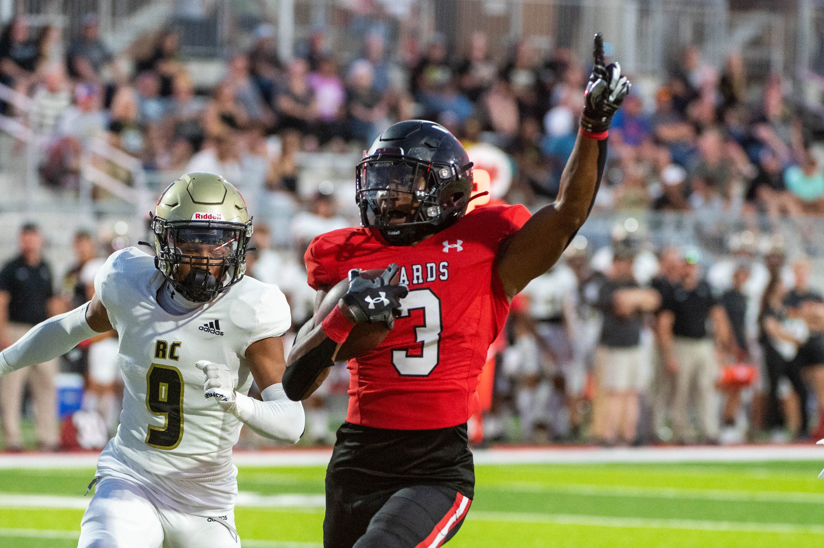 Melissa's Nathan Adejokun (3) runs pas Royse City's cornerback Lukas Olvera (9) for a...