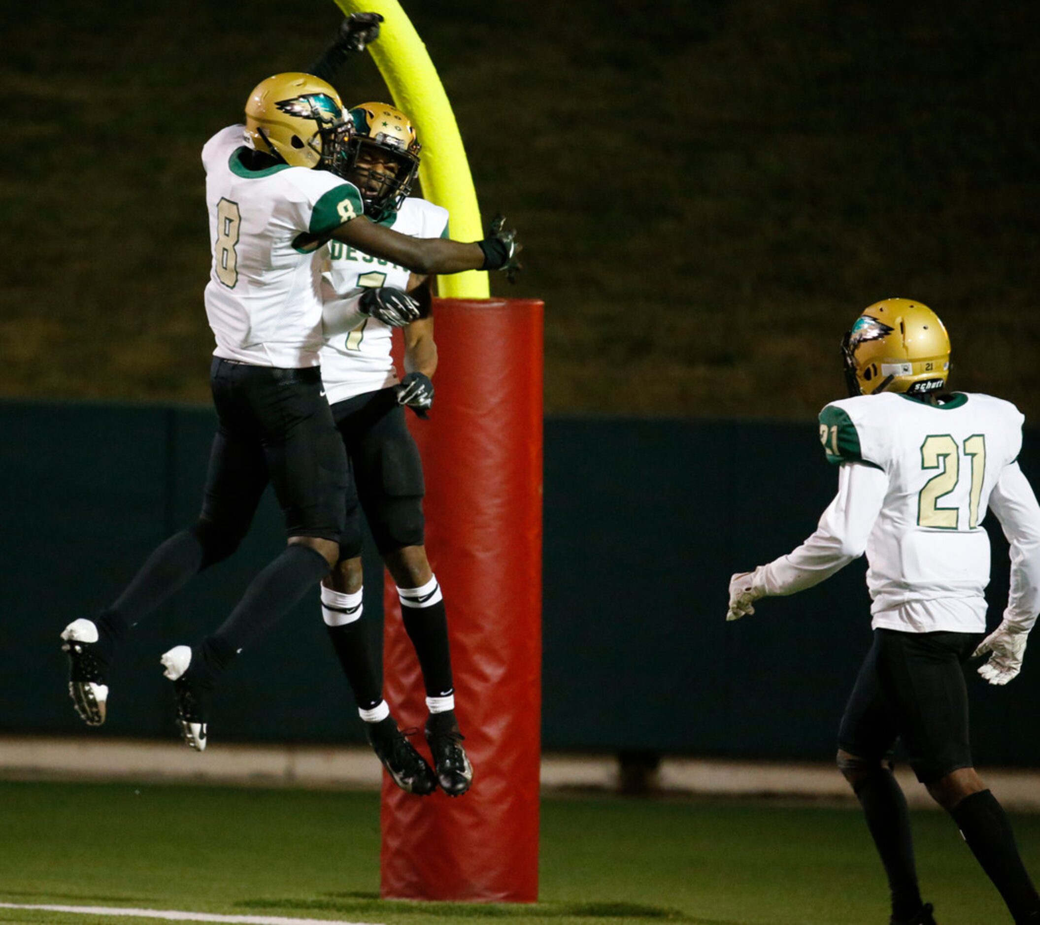 Desoto's Vontae Shenault (1) is congratulated by Paul Pickens (8) after he returned a punt...