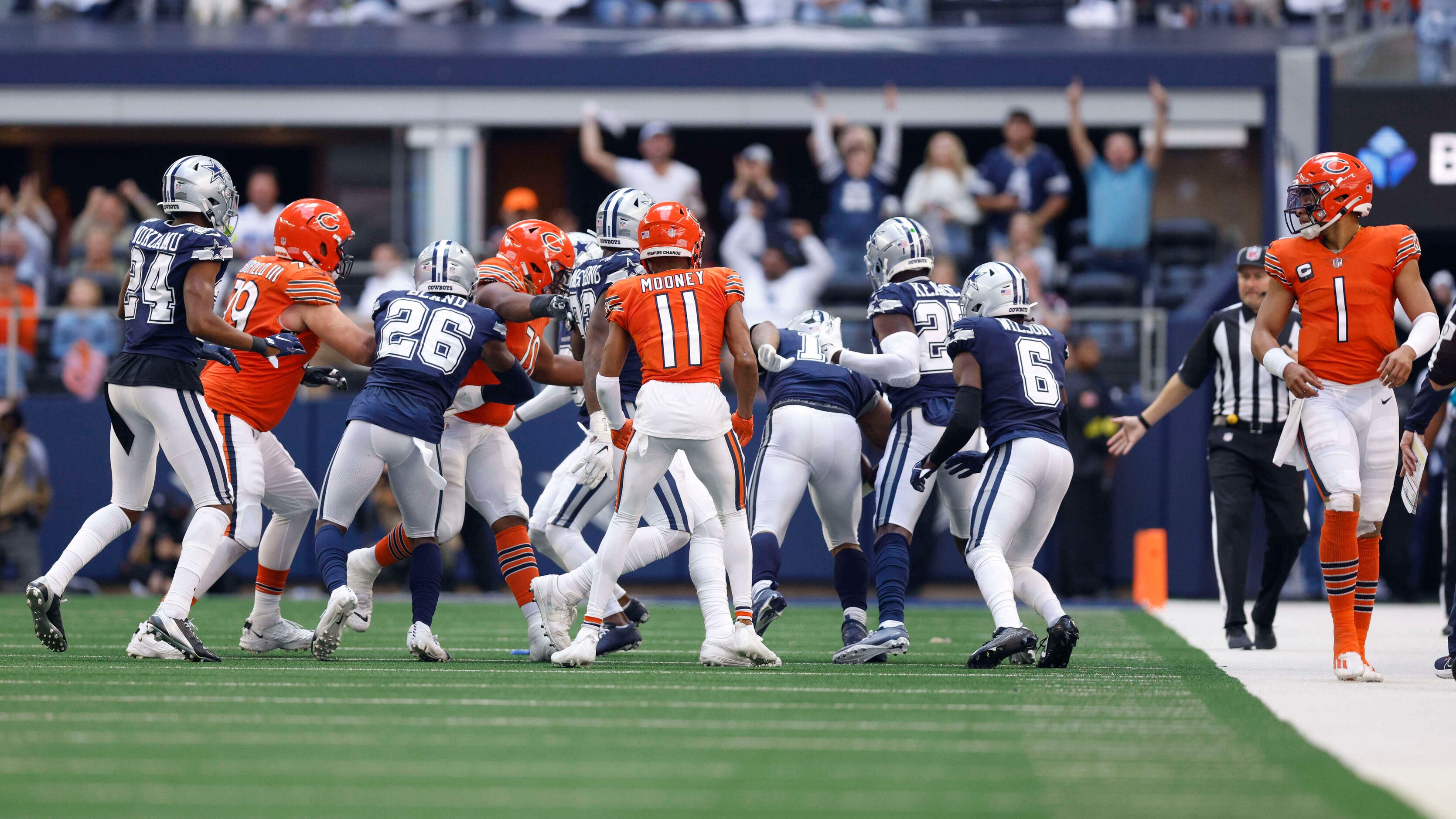 Dallas Cowboys linebacker Micah Parsons (11) runs for a touchdown after recovering a fumble...