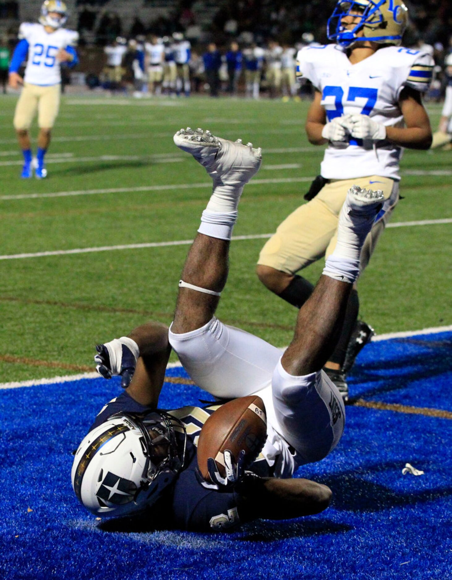 Jesuit WR EJ Smith (22), son of former Dallas Cowboys running back Emmitt Smith, rolls into...