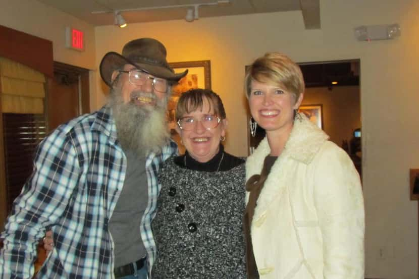  Trasa Robertson Cobern, with her parents Christine and Si Robertson (Facebook)