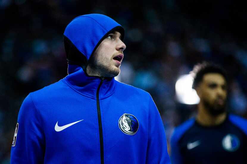 FILE - Mavericks guard/forward Luka Doncic (77) warms up before a game against the...