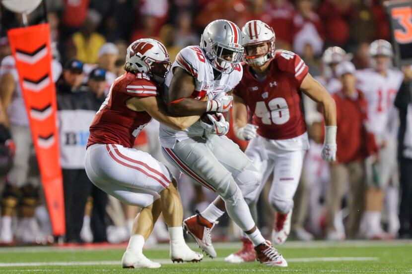 Ohio State's Noah Brown makes a reception against Wisconsin's Leo Musso, left, during the...