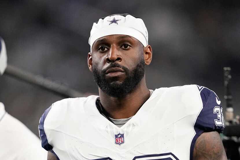 Dallas Cowboys linebacker Rashaan Evans (32) walks on the field during warmups before an NFL...