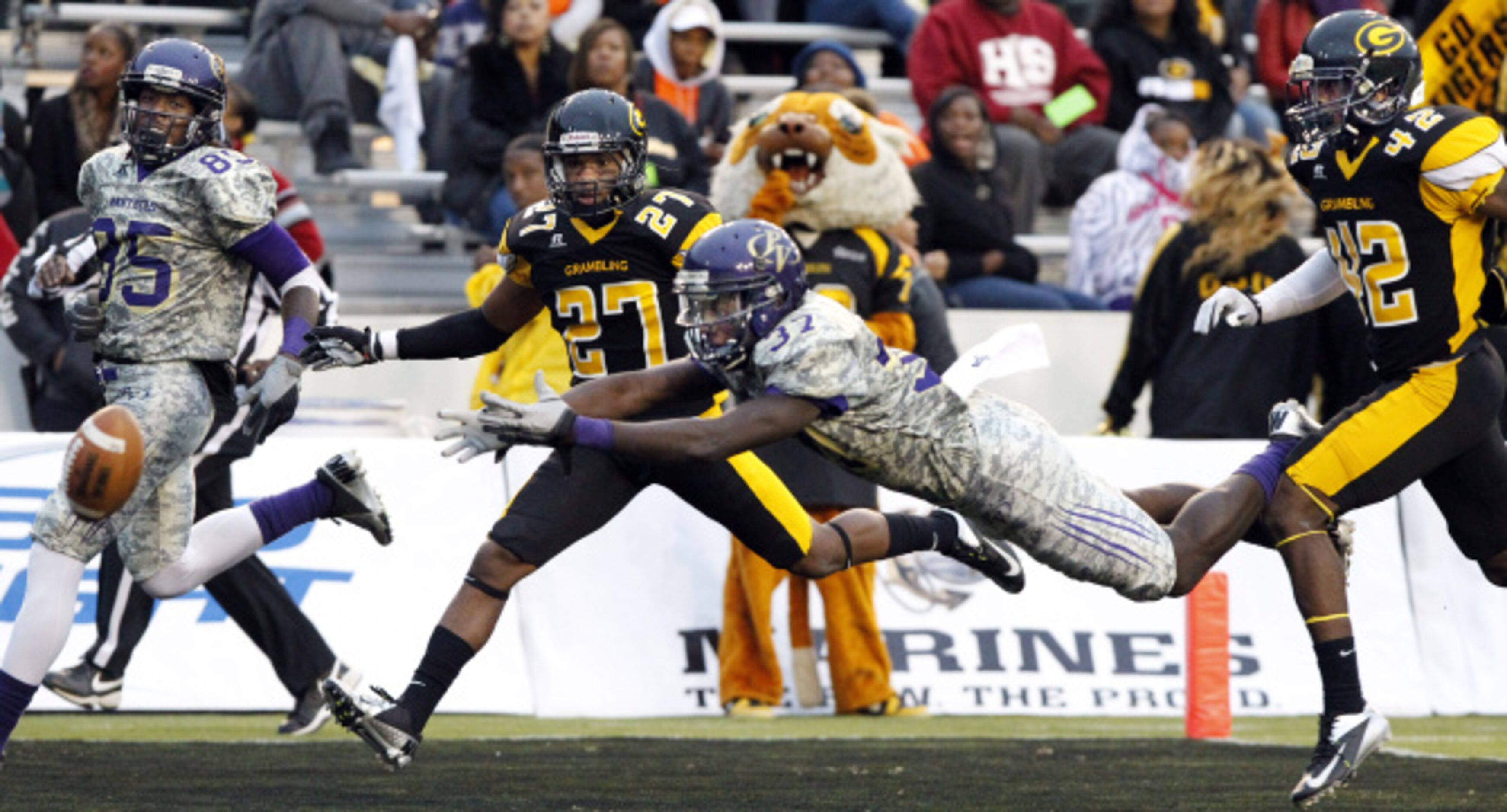 Prairie View A&M wide receiver Jacobie King (37) dives but can't get to an overthrown pass,...