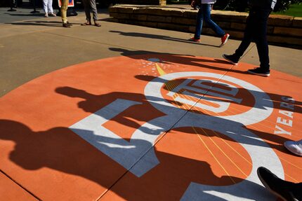 La Universidad de Texas en Dallas celebró sus 50 años como una institución destacada a nivel...