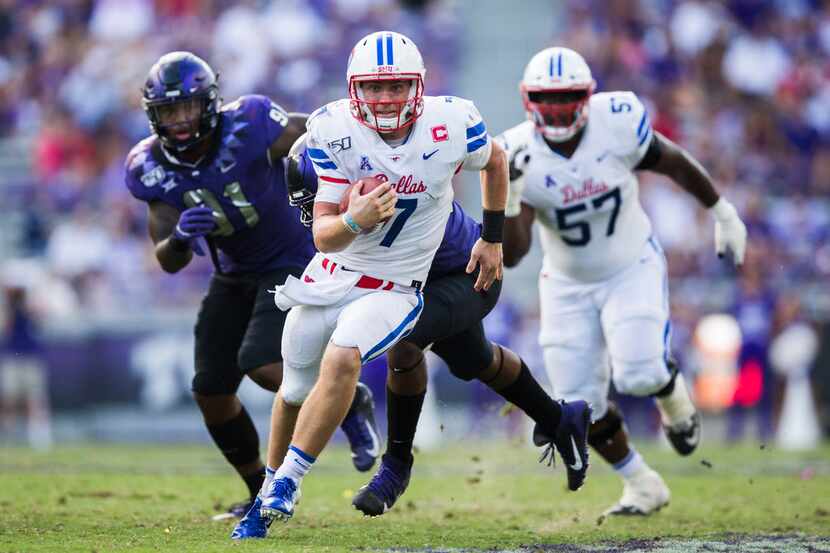 Southern Methodist Mustangs quarterback Shane Buechele (7) runs the ball during the fourth...