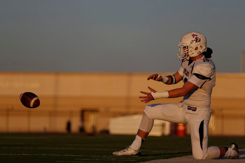 Lovejoy linebacker Bumper Pool warms up before a high school football game between Lovejoy...