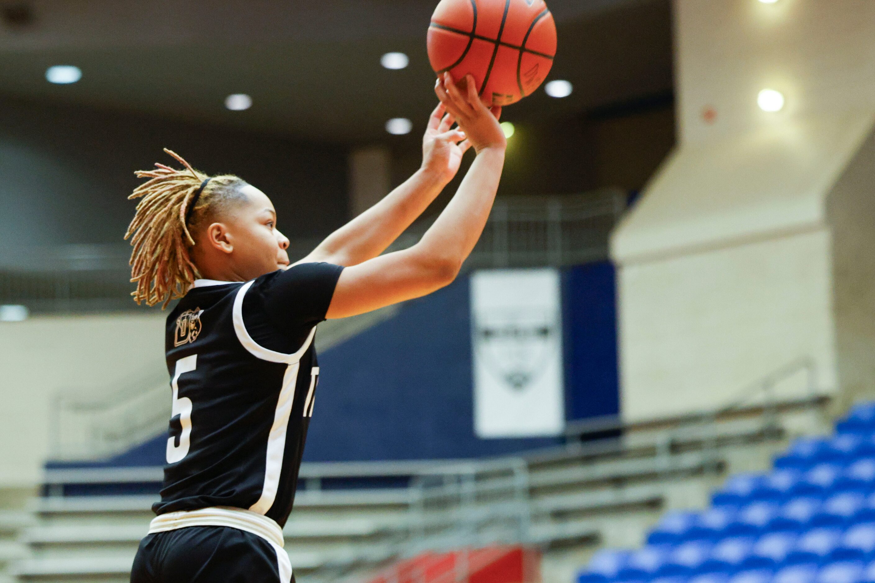 Duncanville high’s Laila Coleman shoots a three-pointer against Conway during the second...