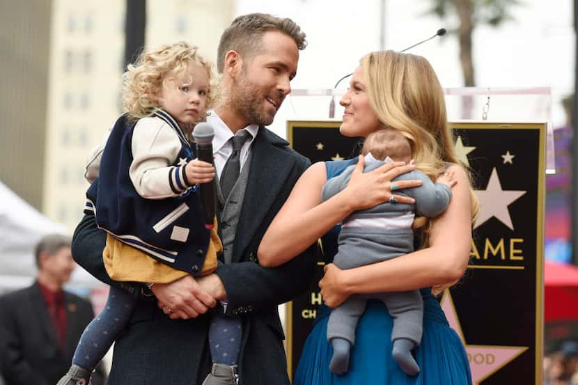 En esta foto de archivo se ve a la pareja, Ryan Reynolds y su esposa Blake Lively, durante...