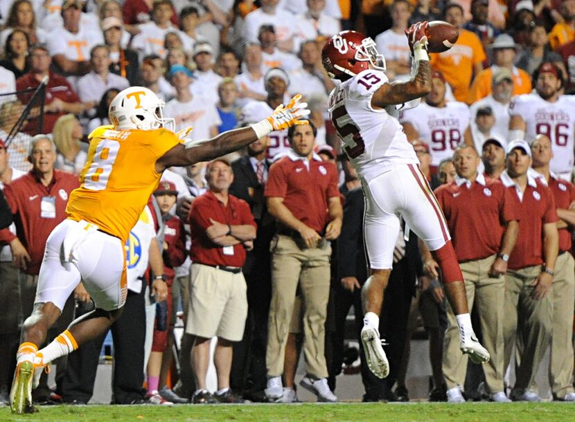 Oklahoma cornerback Zack Sanchez (15) intercepts a pass intended for Tennessee wide receiver...