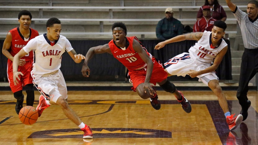 Humble Atascocita's Brandon Loville (1) and Greg Shead (10) pressured MacArthur's Andrew...