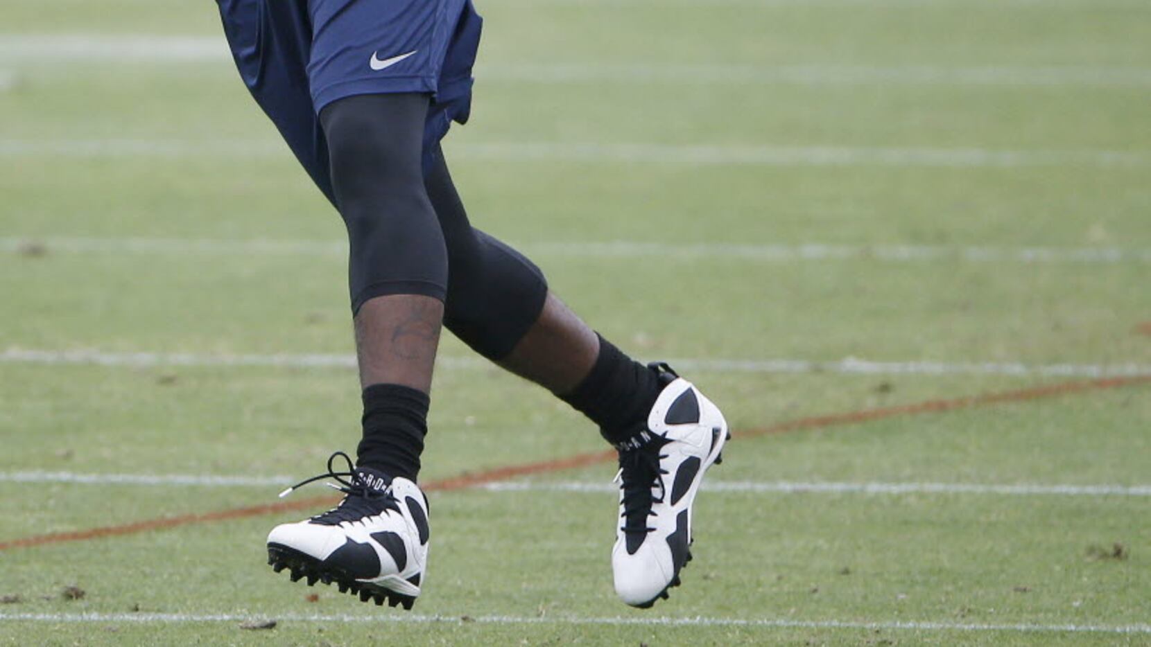 Cowboys WR Dez Bryant undergoes X-ray on foot, results of which will  determine his next step