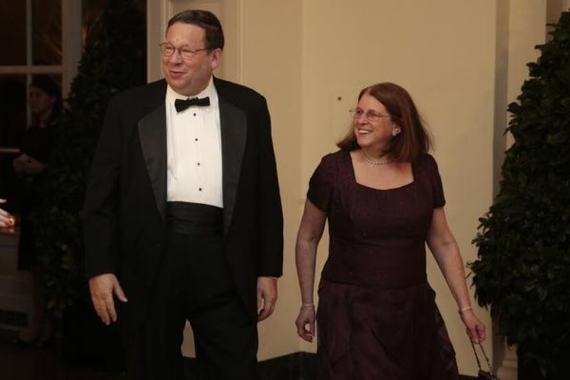 David Cohen and Rhonda Cohen attend a White House state dinner.
