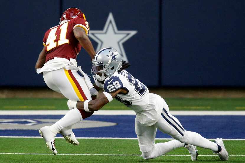 Dallas Cowboys defensive back Rashard Robinson (28) attempts to tackle Washington Football...