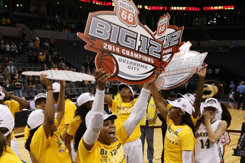 Baylor guard Odyssey Sims, center, celebrates with her team followings an NCAA college...