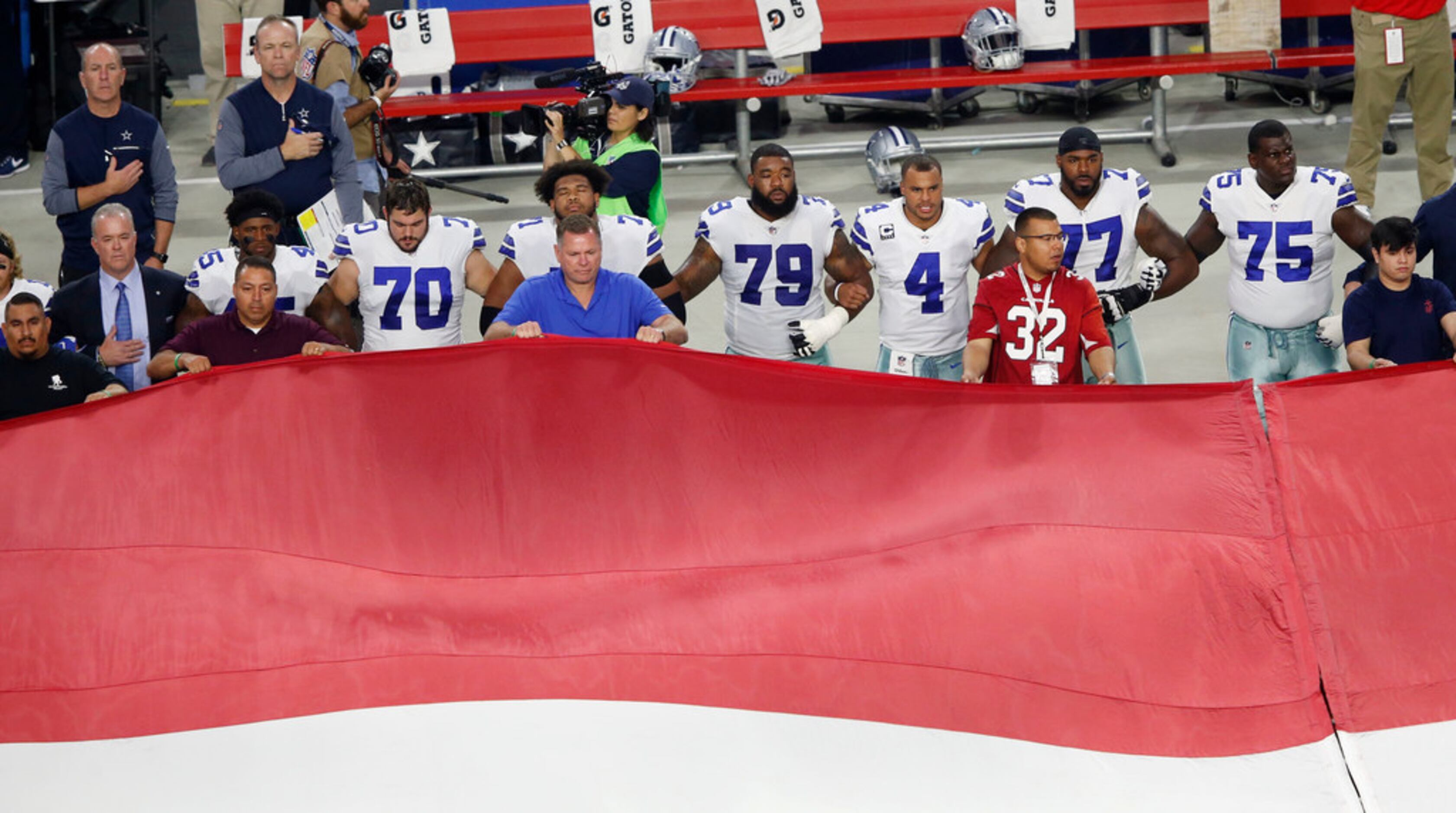 Players from almost every NFL team kneel, lock arms, more for national  anthem: 'There is no greater unifier'