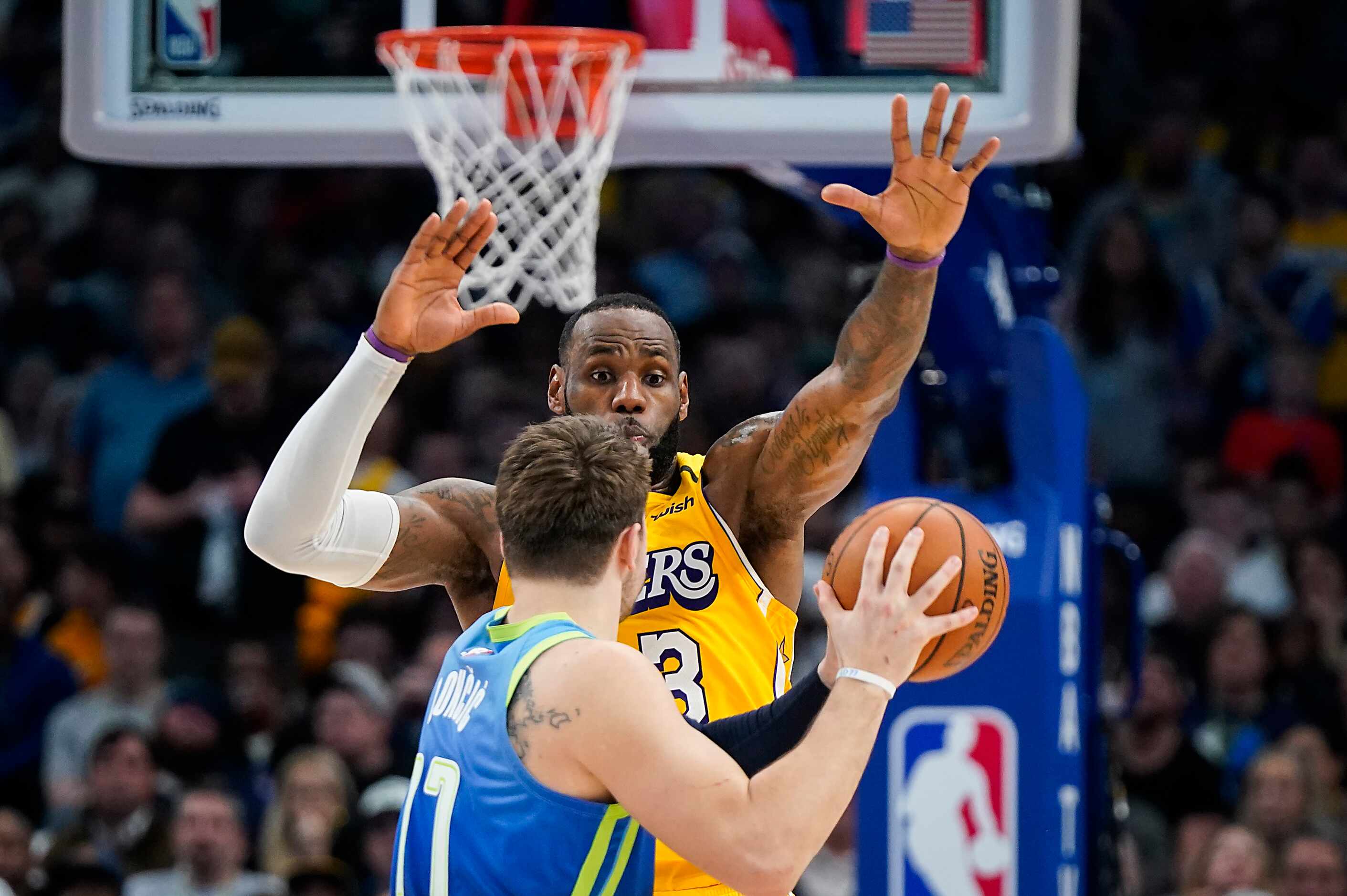 Los Angeles Lakers forward LeBron James (23) defends against Dallas Mavericks guard Luka...