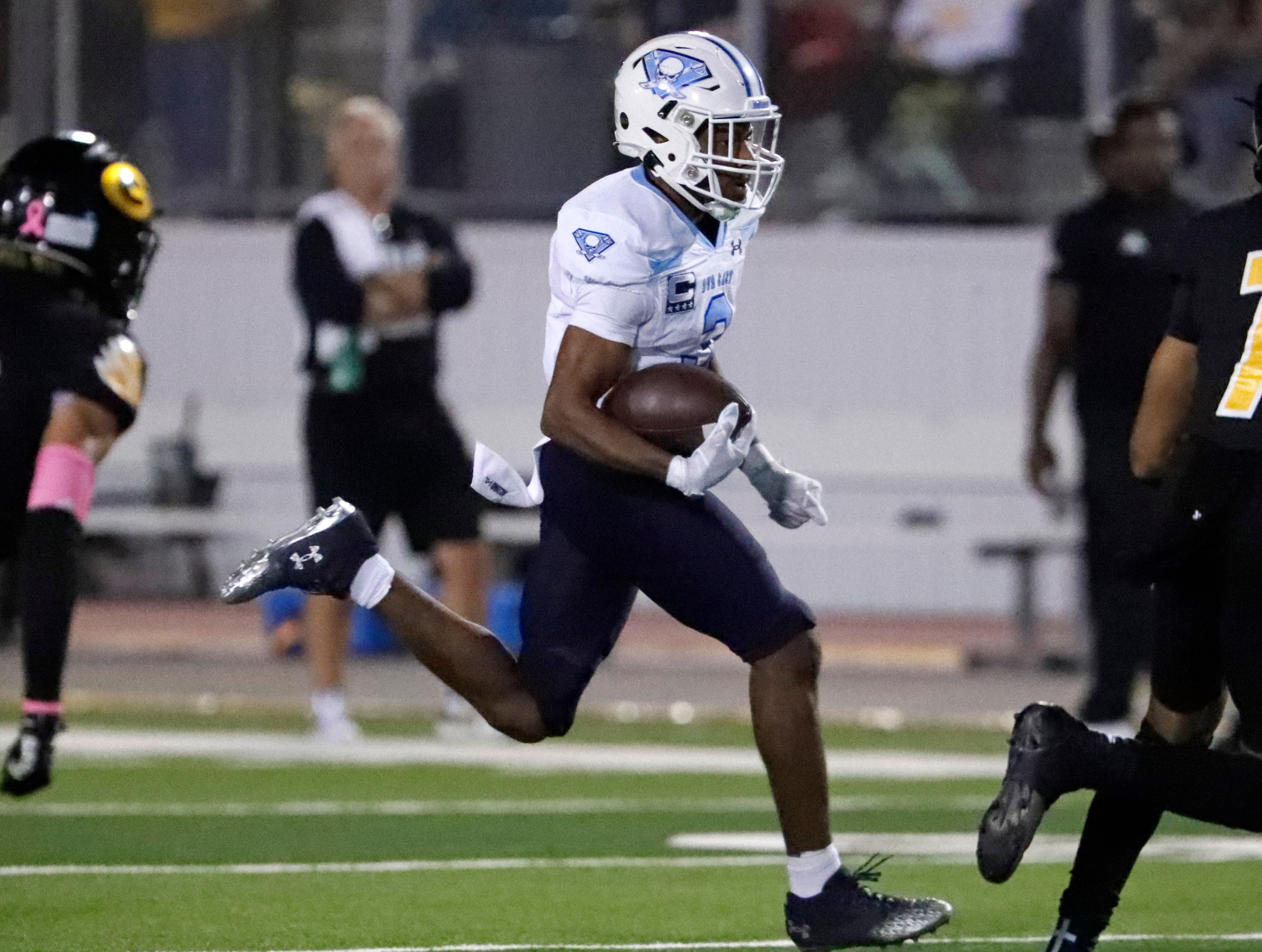 Wylie East High School defensive back Jamal Olford (3) runs a reverse and heads for the end...