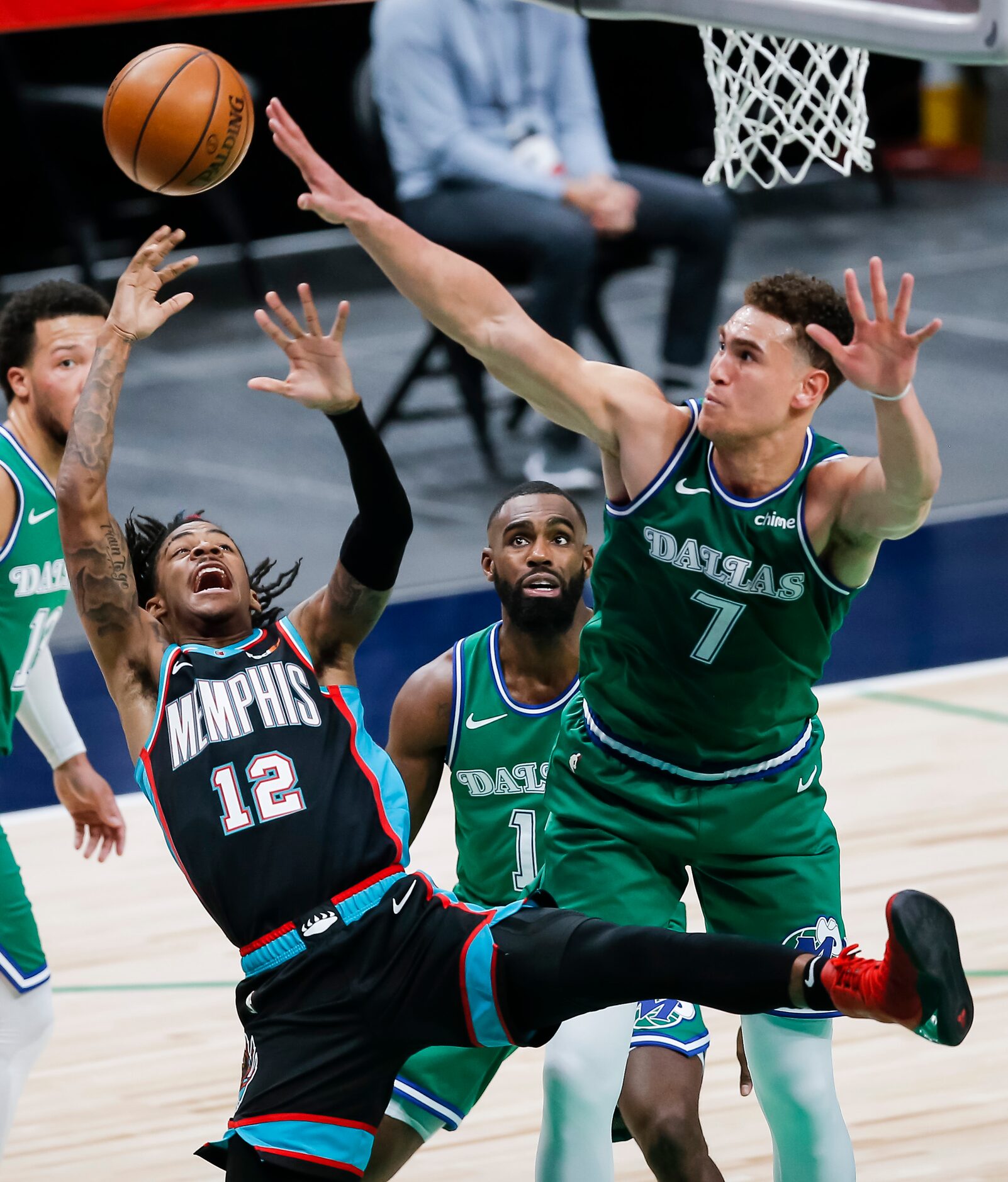 Memphis Grizzlies guard Ja Morant (12) attempts a shot as Dallas Mavericks forward Dwight...