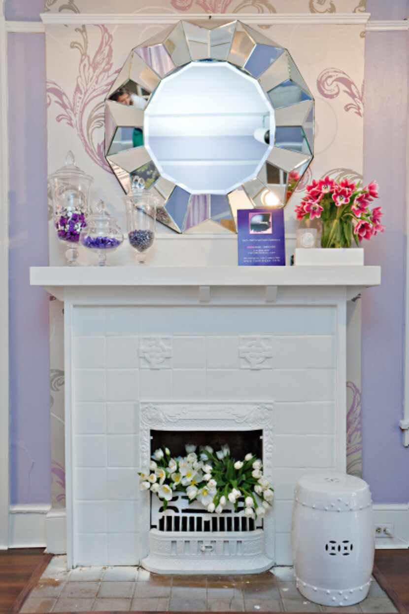 Dallas designer Abbe Fenimore played up the soft lavender of the walls with a large-scale...