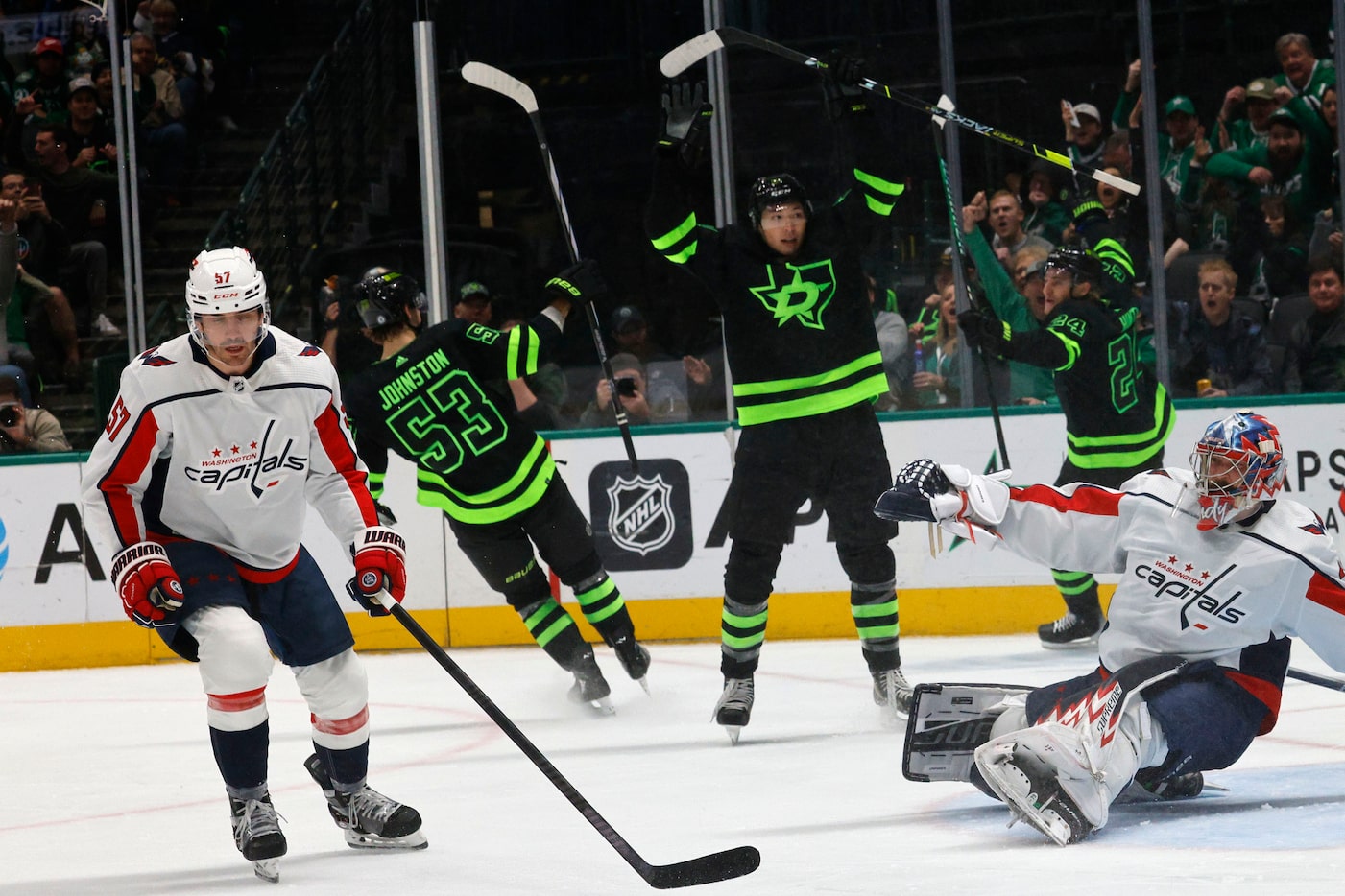 Dallas Stars center Wyatt Johnston (53) celebrates with his teammates Dallas Stars left wing...