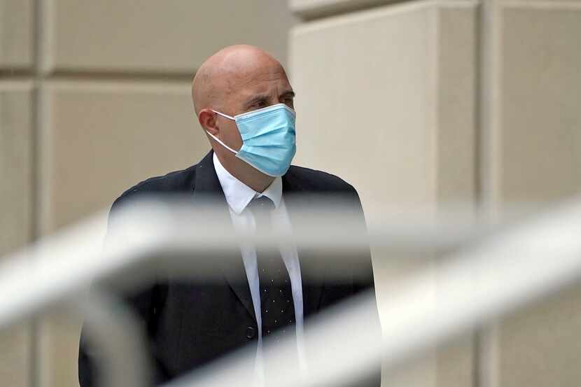 ARCHIVO – El exagente de la DEA José Irizarry llega a la corte en Tampa, Florida, el jueves...