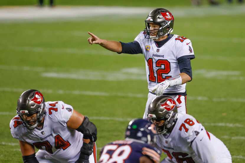 Tampa Bay Buccaneers quarterback Tom Brady (12) directs his teammates against the Chicago...