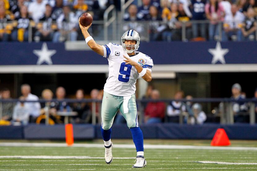 Dallas Cowboys quarterback Tony Romo (9) throws a first half pass against the Pittsburgh...
