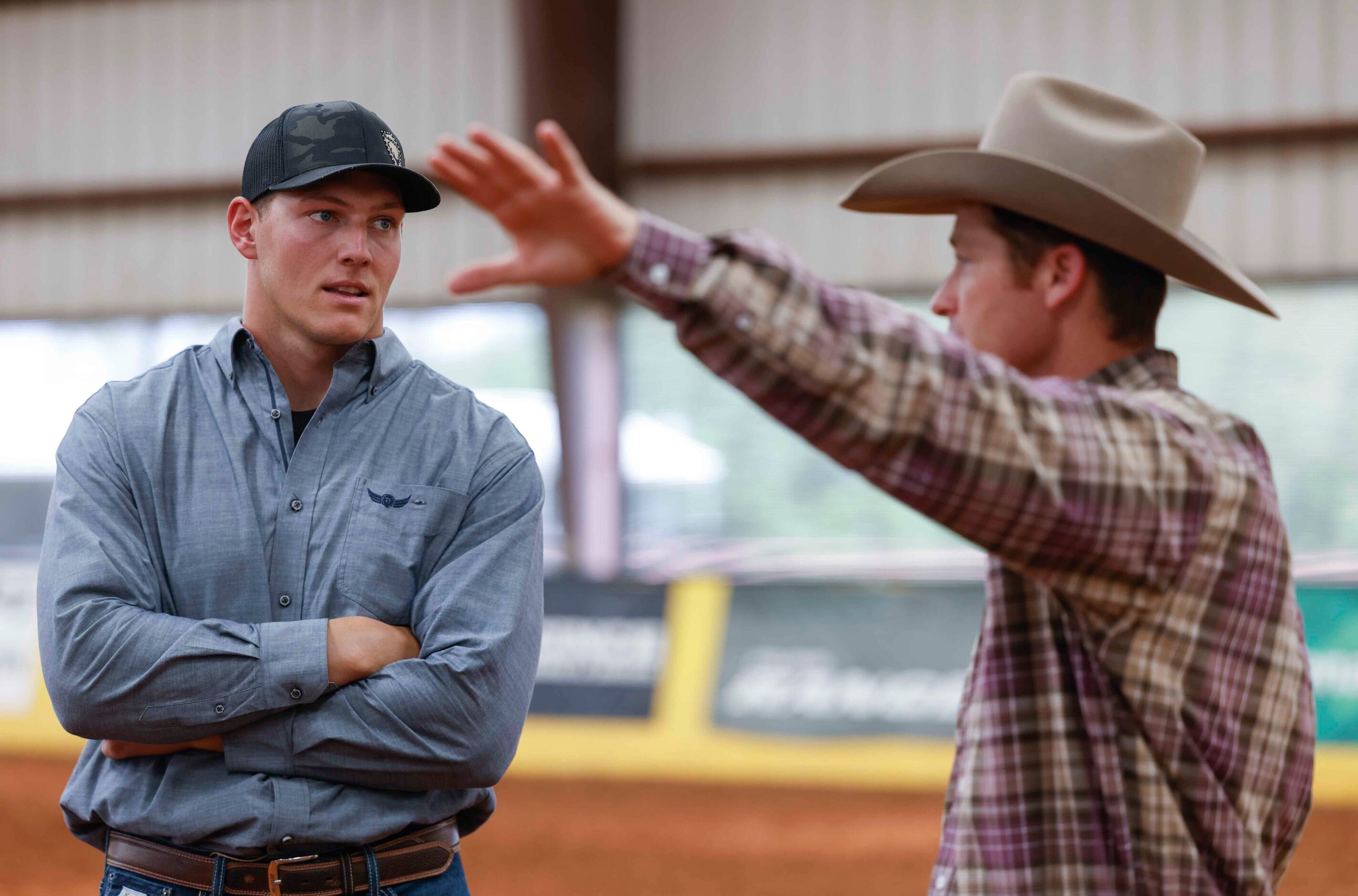 World Champ Tyson Durfey Shows Dallas Cowboys Leighton Vander Esch the  Ropes - News