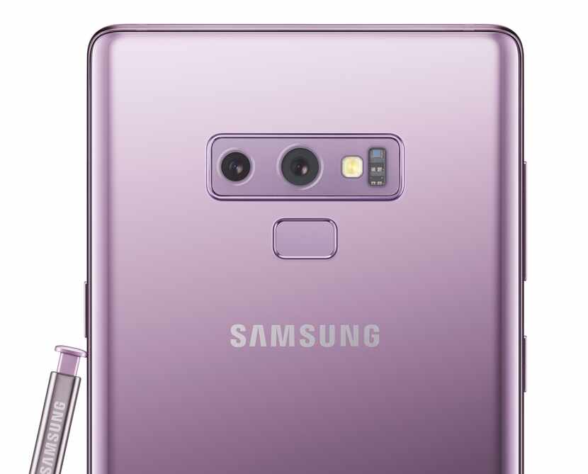 Dual cameras and the fingerprint sensor on the back of the Note 9