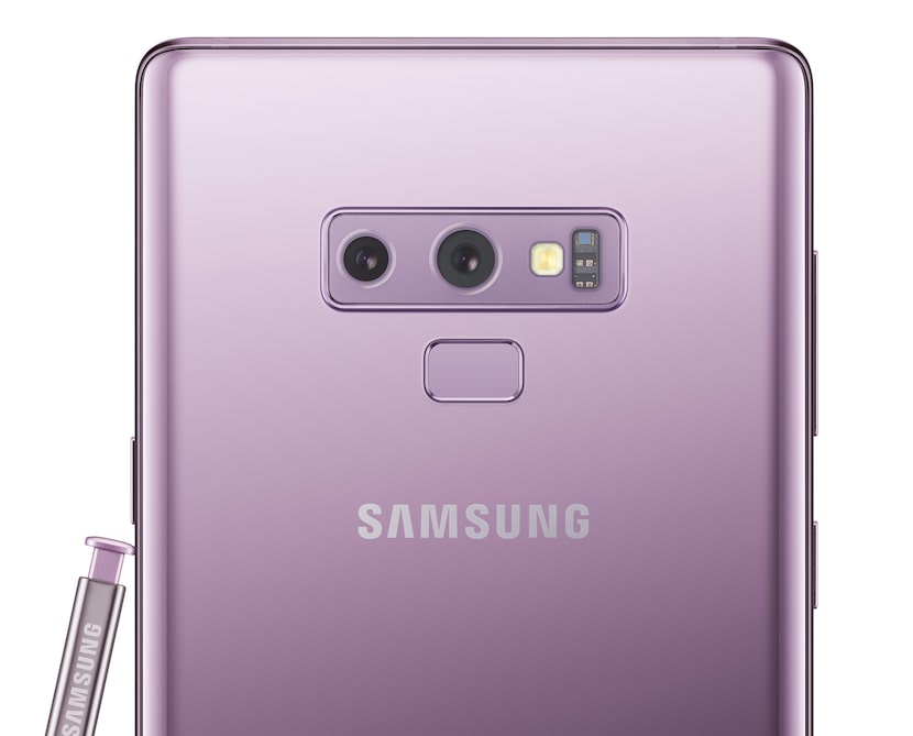 Dual cameras and the fingerprint sensor on the back of the Note 9