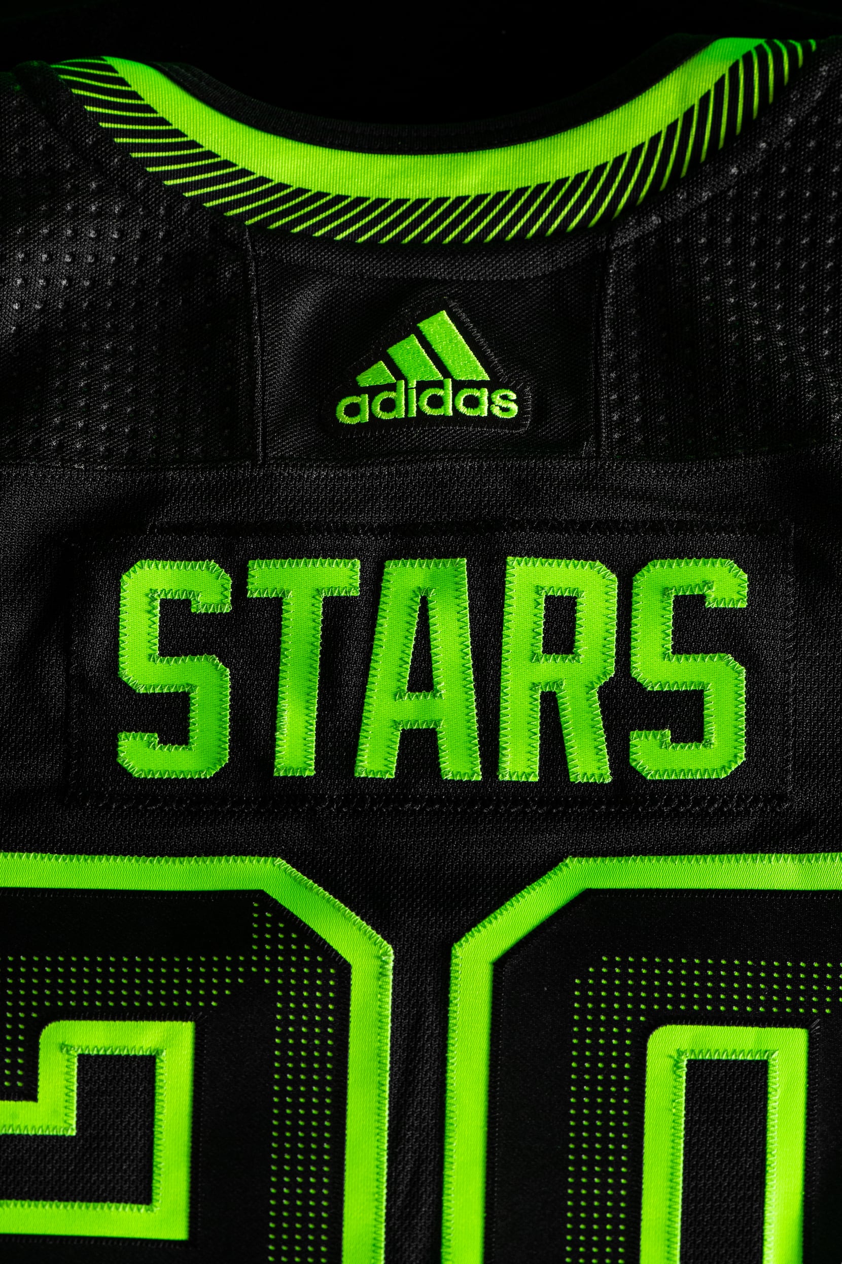Leah :) on X: What are we thinking of the Lighting version of the Dallas  Stars neon jersey??⭐️🟦  / X