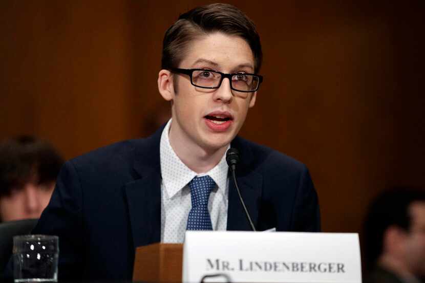Ethan Lindenberger testificó ante el Congreso sobre su decisión de vacunarse. (AP/Carolyn...