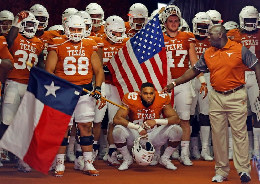 The Texas Longhorns wait in the tunnel for their entrance onto the field before the Notre...