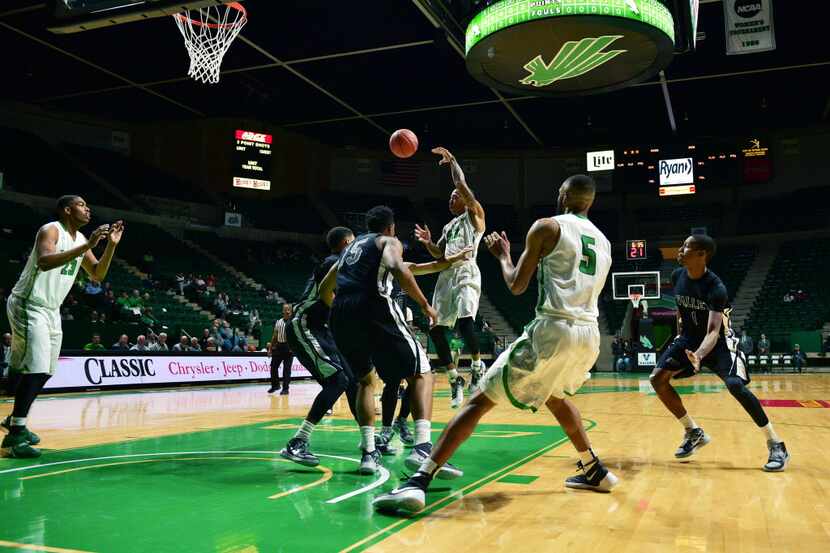 North Texas junior guard J-Mychal Reese (52) throws  high pass in the lane against...