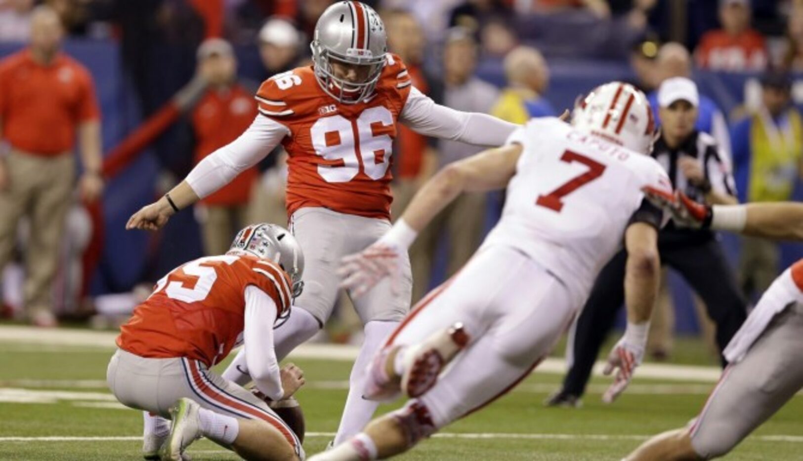 El pateador Sean Nuernberger y los Buckeyes se enfrentan a los Ducks de Oregon el lunes por...