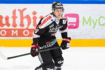 Stars center Ty Dellandrea plays for JYP in Finland's Liiga during Nov. 2020.