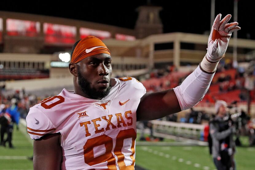 Texas' Charles Omenihu (90) waves to the crowd after an NCAA college football game against...