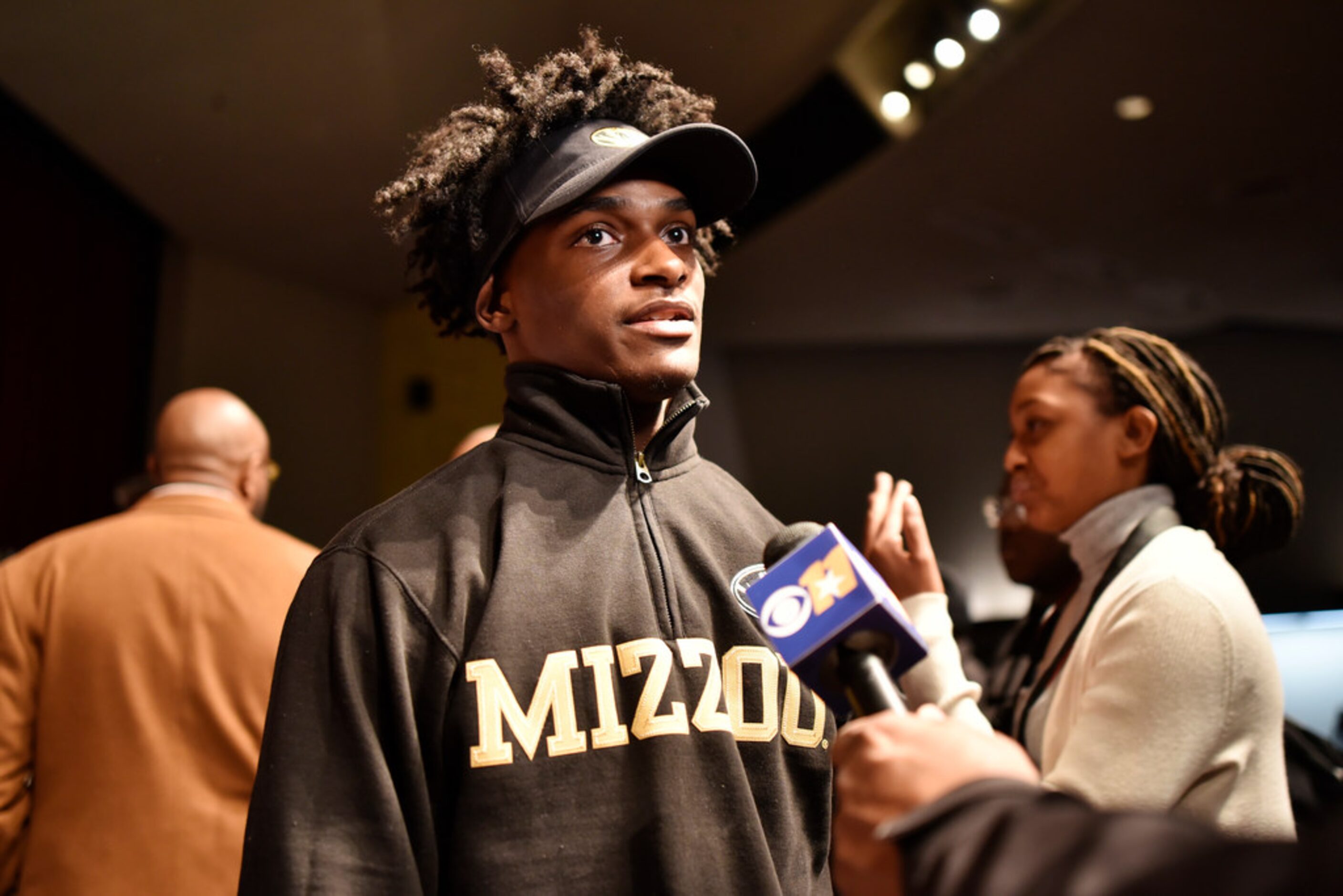 Duncanville cornerback Ennis Rakestraw, Jr., speaks with a tv reporter after signing his...