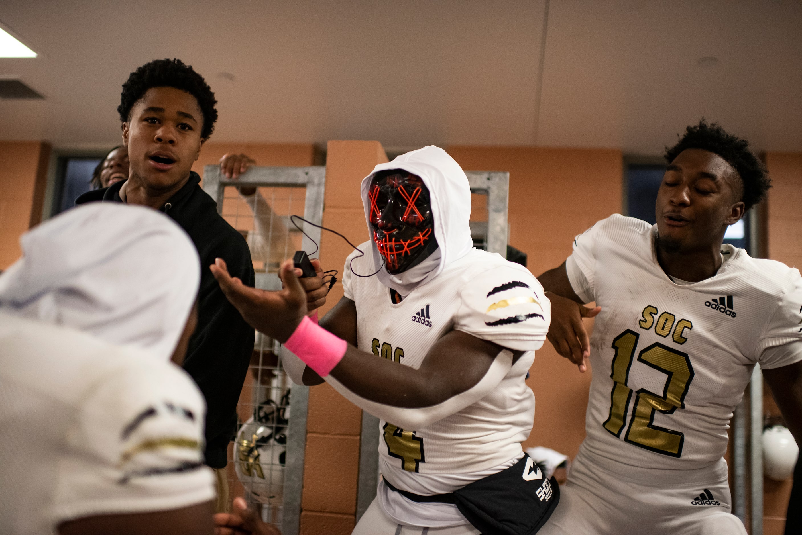 South Oak Cliff senior Qualon Farrar (4) dances with his teammates during halftime of the...