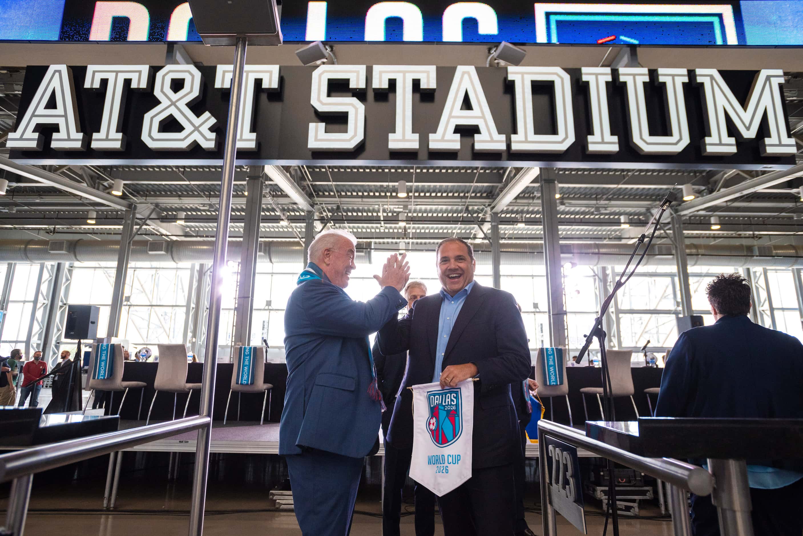 Dallas Cowboys Executive Vice President Stephen Jones, left, high-fives Victor Montagliani,...