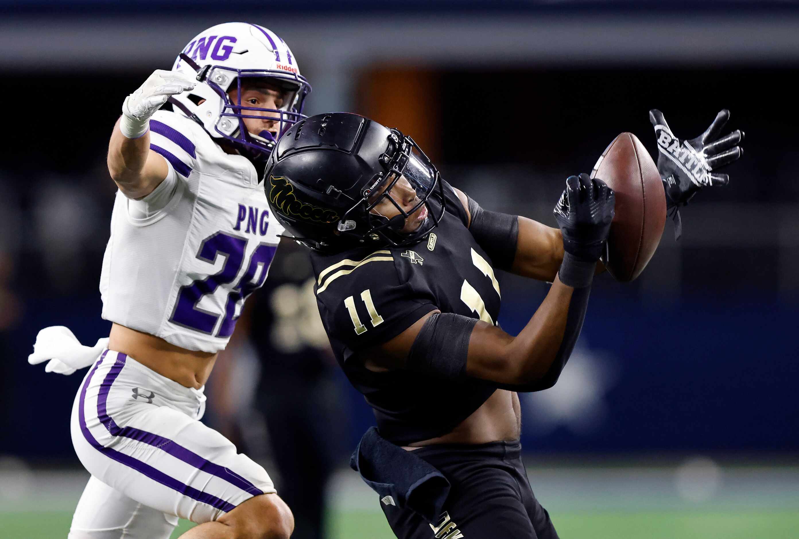 South Oak Cliff wide receiver Jamyri Cauley (11) hauls in a long first quarter pass against...