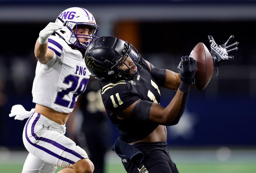 South Oak Cliff wide receiver Jamyri Cauley (11) hauls in a long first-quarter pass against...