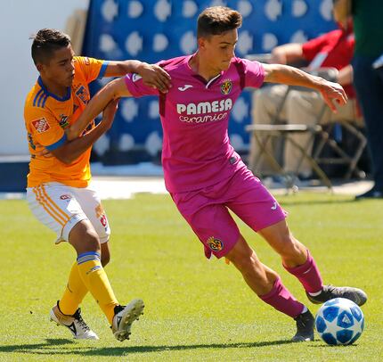 Villarreal CF's Diego Collado Raya (7) breaks away from Tigres UANL's Cesar Hernandez (left)...