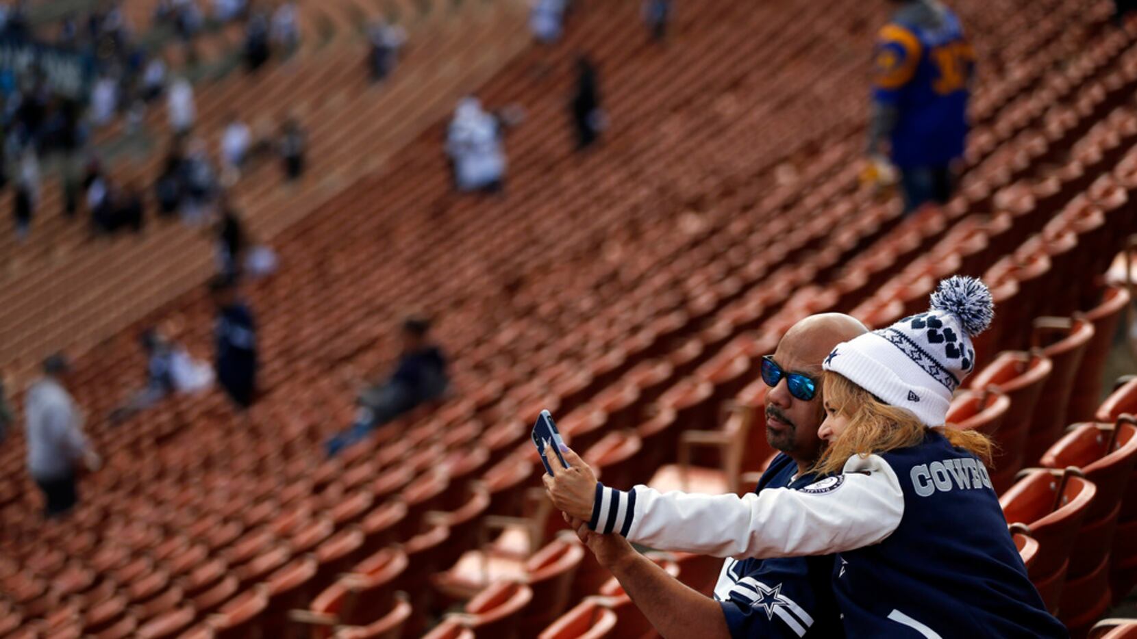 Dallas Cowboys: Sports fans still listen to games on radio
