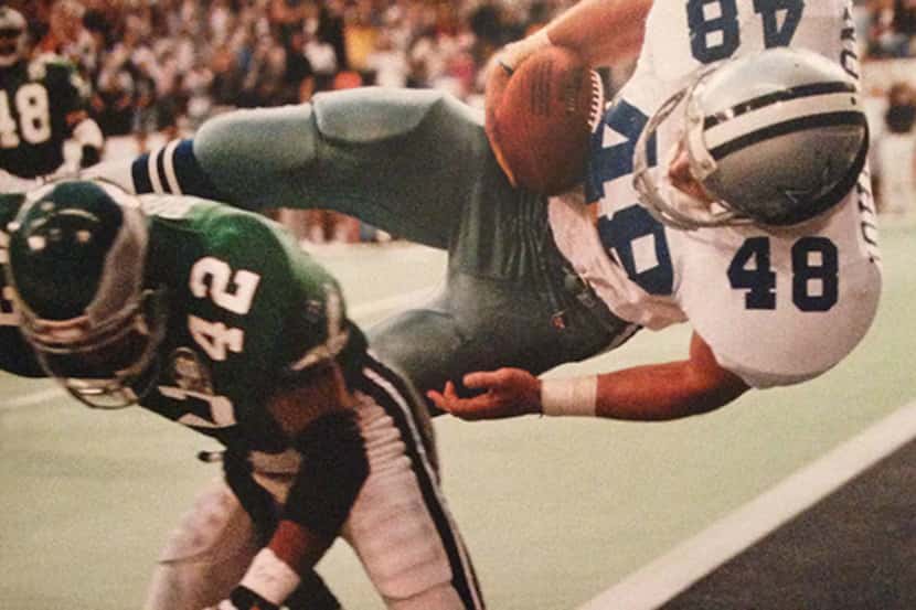  November 1, 1992--Dallas fullback Daryl Johnston dives into the end zone for a touchdown...
