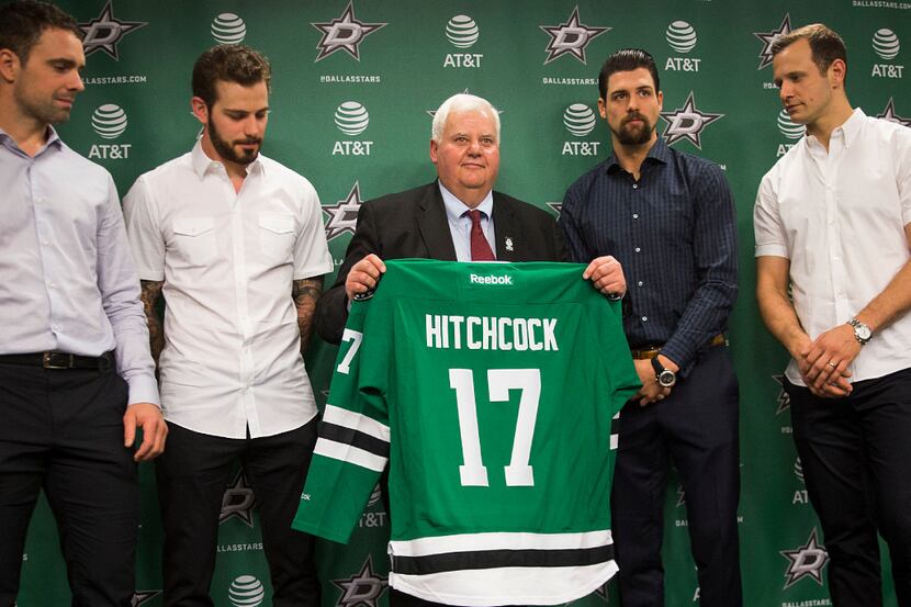 Ken Hitchcock poses for a photo with players, from left, Dan Hamhuis, Tyler Seguin, Jamie...