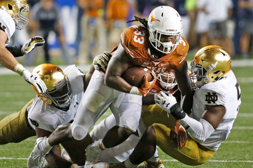 Texas running back D'Onta Foreman (33) fights for tough yardage during the Notre Dame...